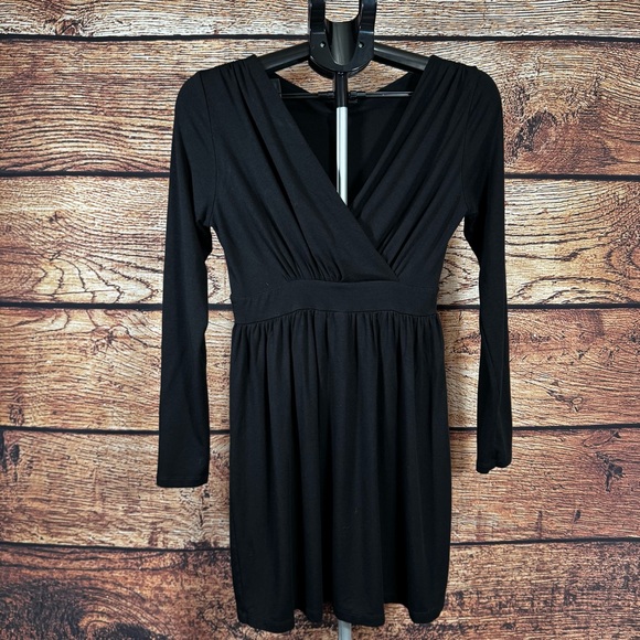 Tart Dresses & Skirts - Tart Black V-Neck Long Sleeve Dress